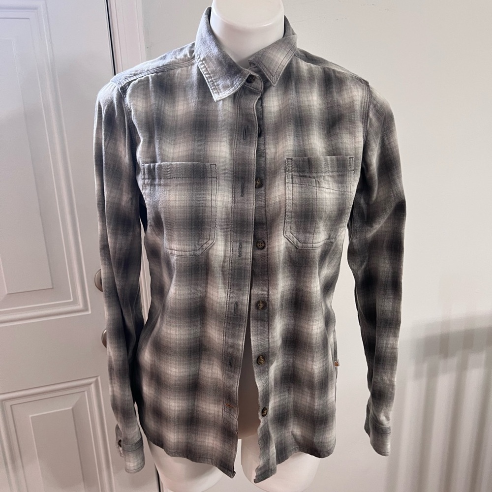 Carhartt Gray Button Down Shirt with Classic Design